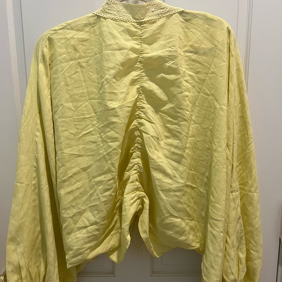 These Three Boutique Blouse - Picture 2 of 4